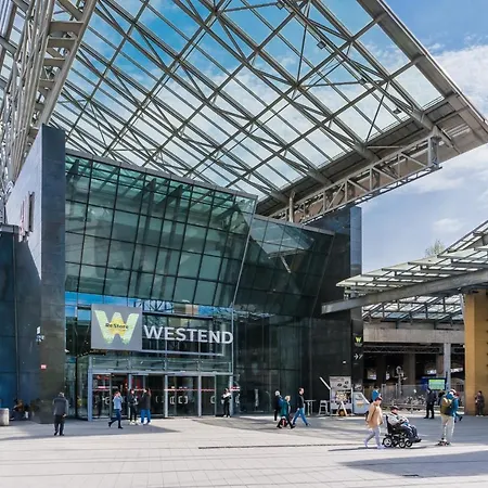 Balzac By Westend Mall With Balcony, Ac דירה *