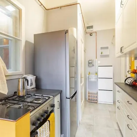 Balzac By Westend Mall With Balcony, Ac דירה *