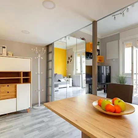 Balzac By Westend Mall With Balcony, Ac בודפשט