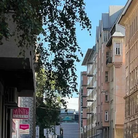 Balzac By Westend Mall With Balcony, Ac דירה בודפשט