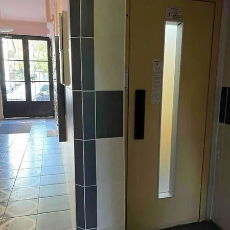 Balzac By Westend Mall With Balcony, Ac דירה