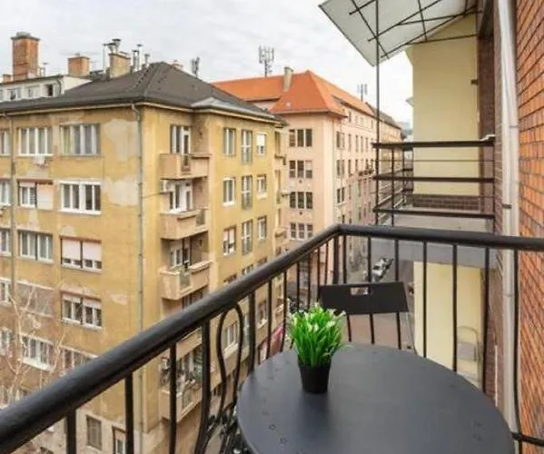 Balzac By Westend Mall With Balcony, Ac * Budapest