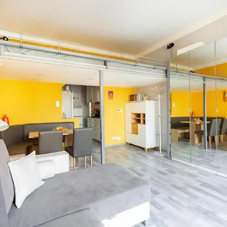 Balzac By Westend Mall With Balcony, Ac * בודפשט