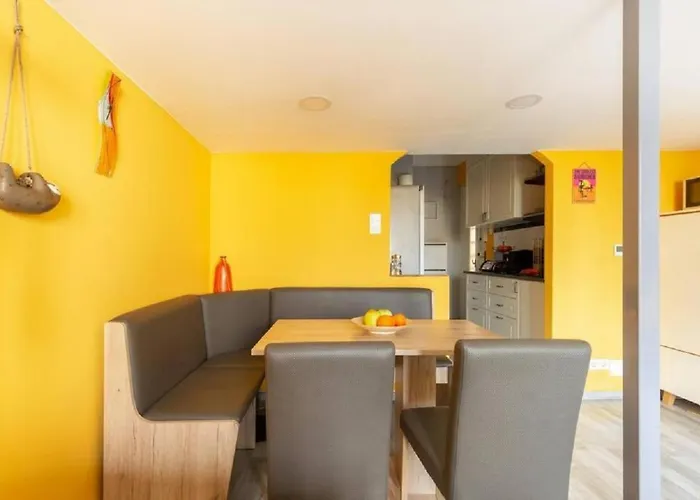 Balzac By Westend Mall With Balcony, Ac * Budapesta