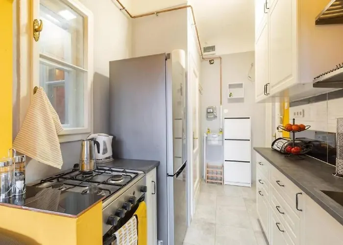 Balzac By Westend Mall With Balcony, Ac Apartament *