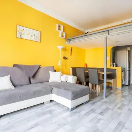 Balzac By Westend Mall With Balcony, Ac * Budapeste