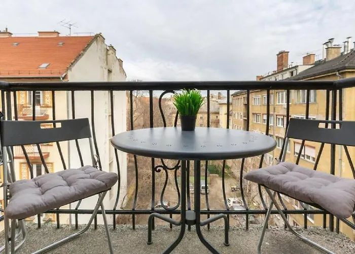 Balzac By Westend Mall With Balcony, Ac Budapeste