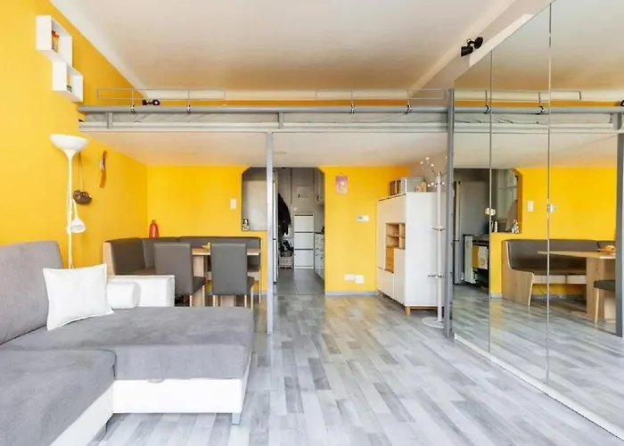 Balzac By Westend Mall With Balcony, Ac Appartamento *